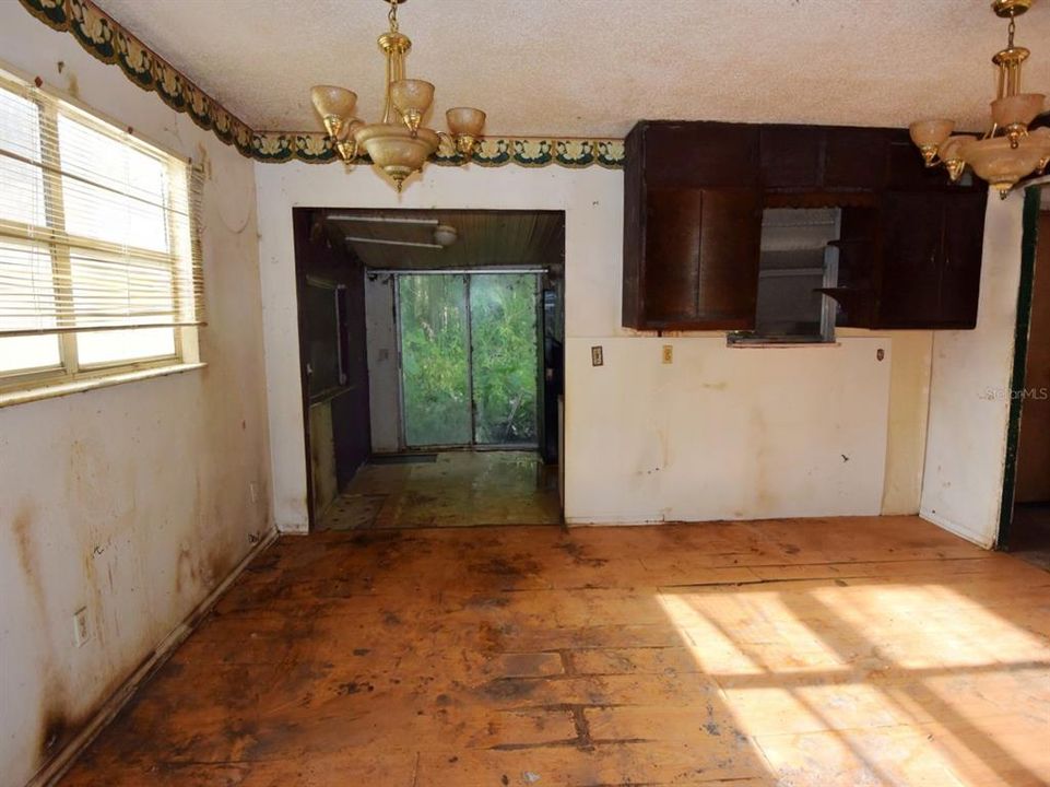 For Sale: $76,000 (3 beds, 1 baths, 1140 Square Feet)