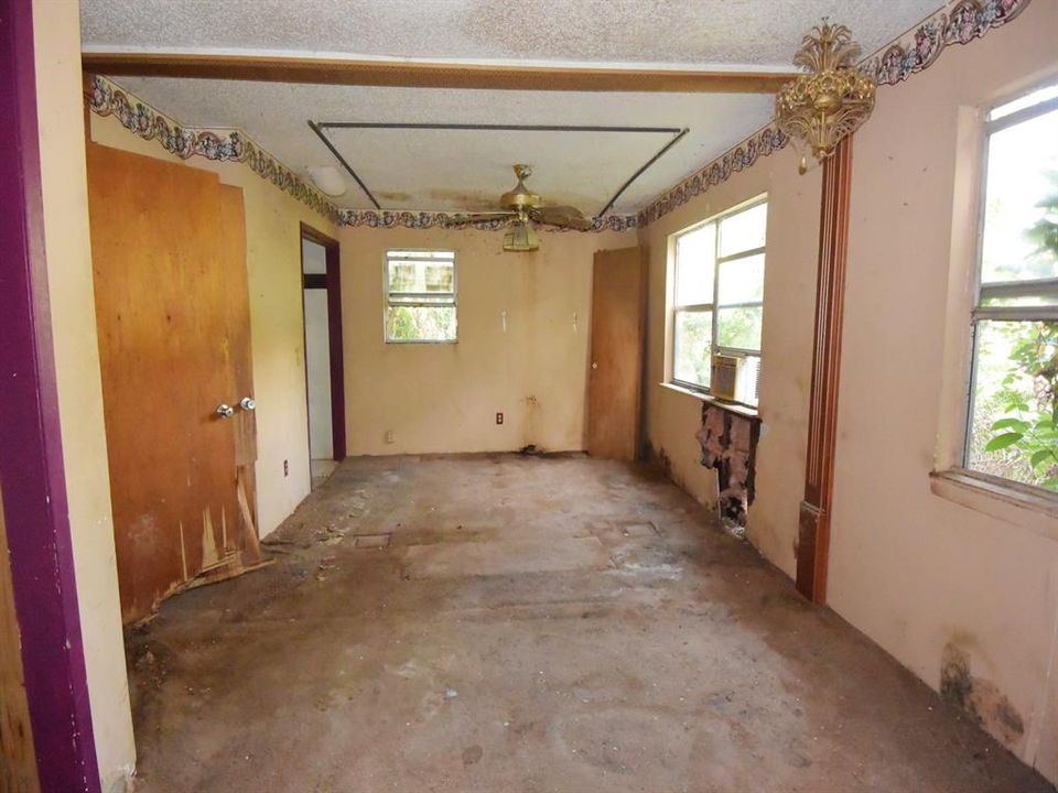 For Sale: $76,000 (3 beds, 1 baths, 1140 Square Feet)