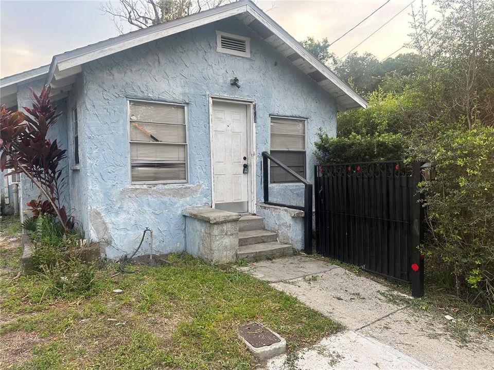 For Sale: $175,000 (3 beds, 2 baths, 948 Square Feet)