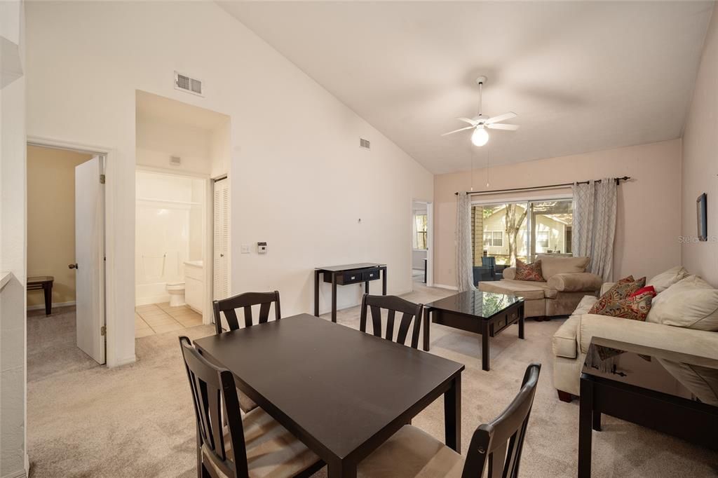 Active With Contract: $209,900 (2 beds, 2 baths, 1134 Square Feet)