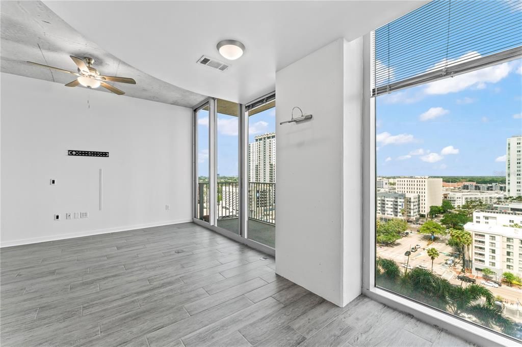 Active With Contract: $2,150 (1 beds, 1 baths, 657 Square Feet)