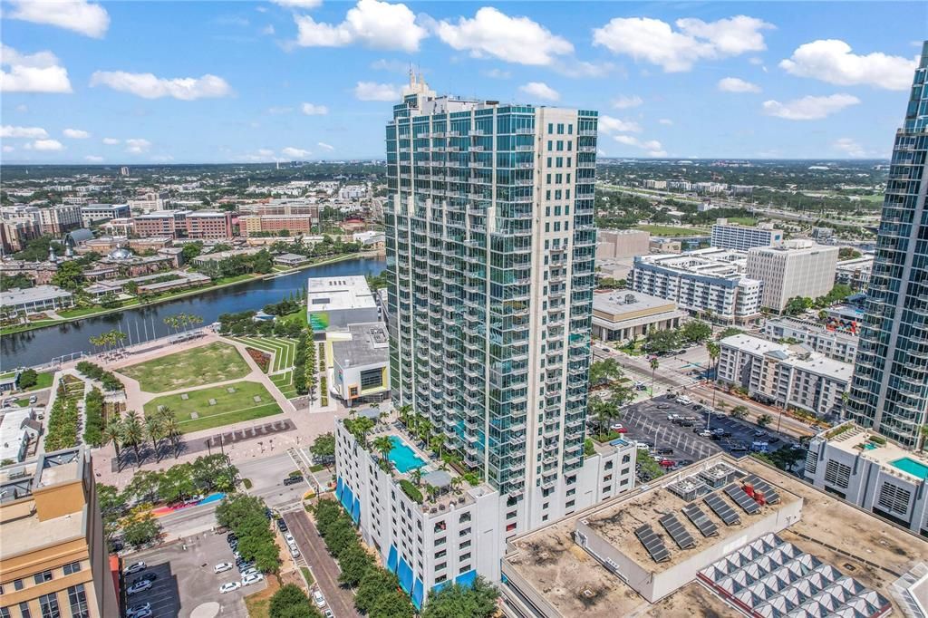 Active With Contract: $2,150 (1 beds, 1 baths, 657 Square Feet)