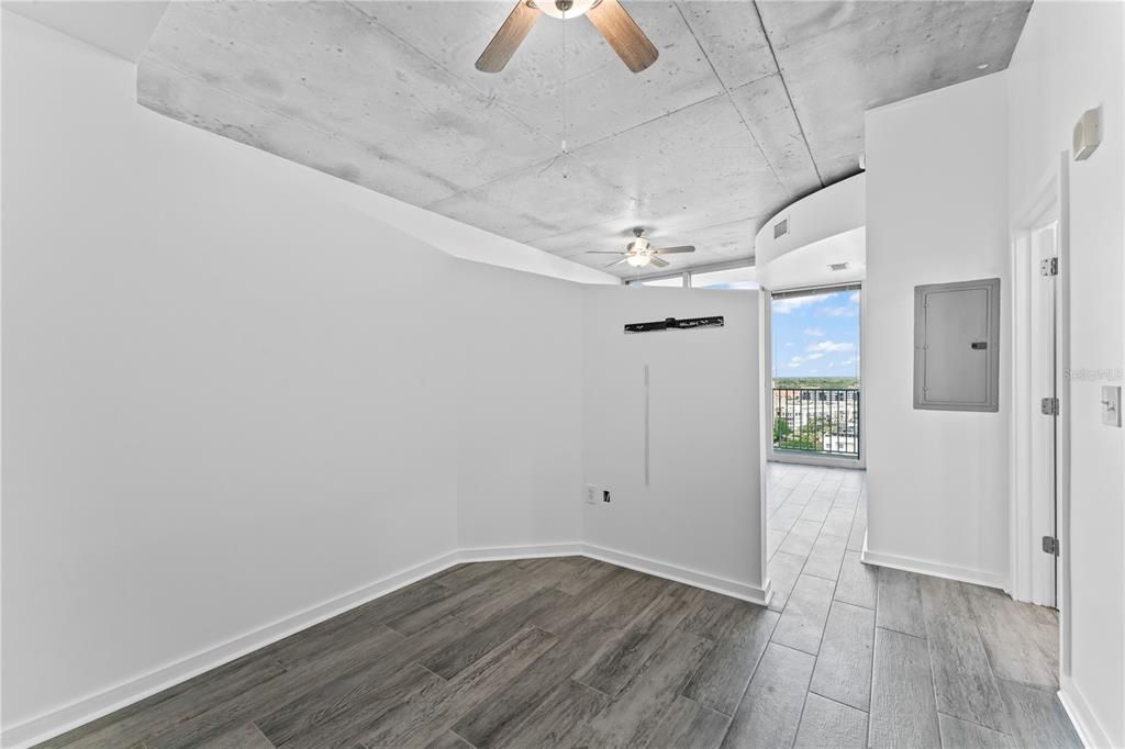 Active With Contract: $2,150 (1 beds, 1 baths, 657 Square Feet)