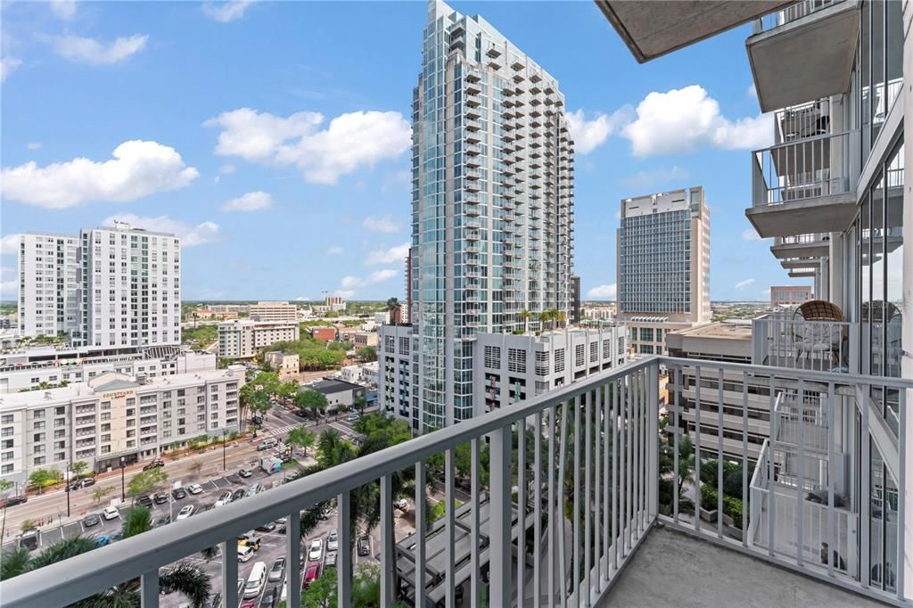 Active With Contract: $2,150 (1 beds, 1 baths, 657 Square Feet)