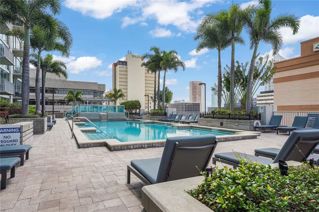 Active With Contract: $2,150 (1 beds, 1 baths, 657 Square Feet)