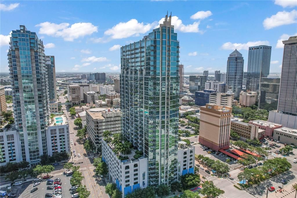 Active With Contract: $2,150 (1 beds, 1 baths, 657 Square Feet)