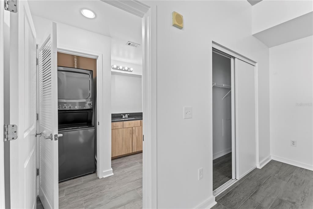 Active With Contract: $2,150 (1 beds, 1 baths, 657 Square Feet)