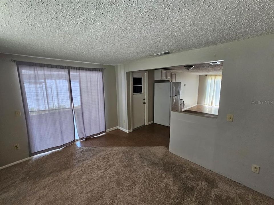 Active With Contract: $208,900 (2 beds, 1 baths, 992 Square Feet)