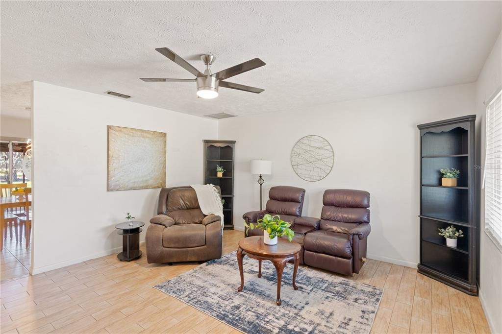 Active With Contract: $319,000 (3 beds, 2 baths, 1142 Square Feet)