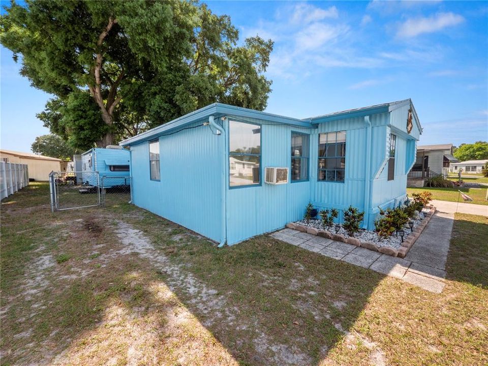 Active With Contract: $160,000 (3 beds, 2 baths, 1050 Square Feet)