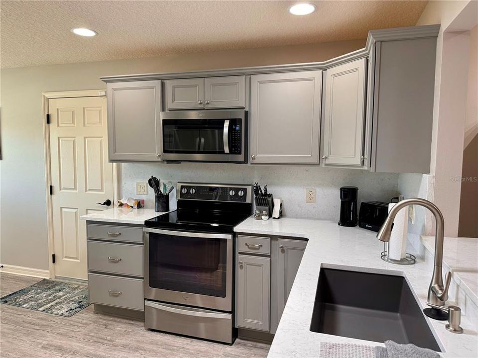 Active With Contract: $469,900 (3 beds, 2 baths, 1628 Square Feet)