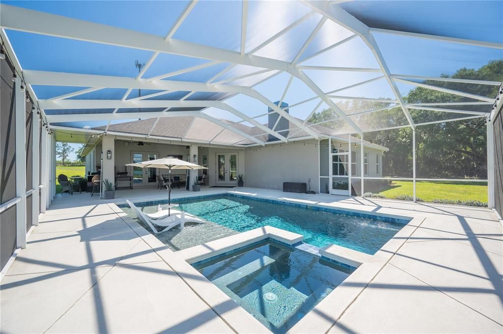 Screened in pool with Lake views!