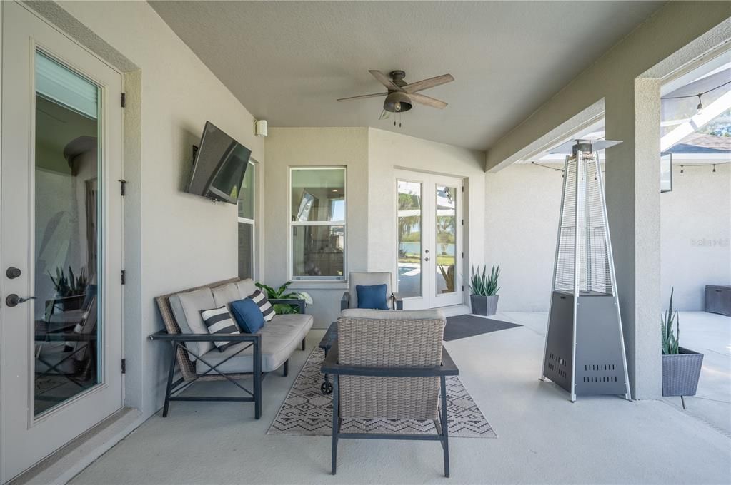 Screened in pool with Lake views!