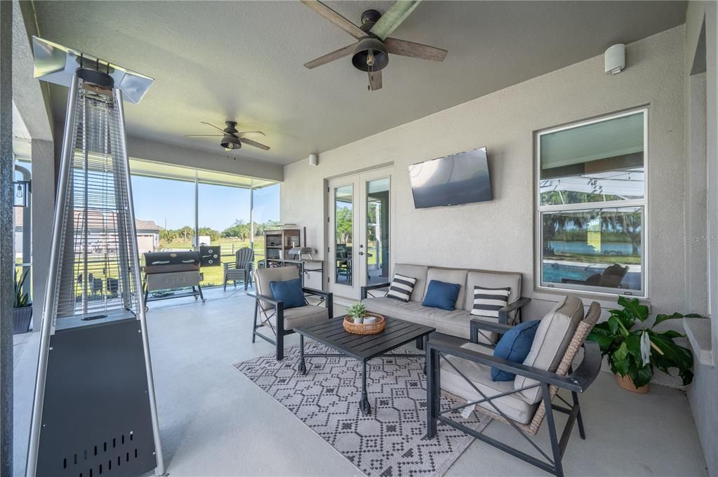 Screened in pool with Lake views!