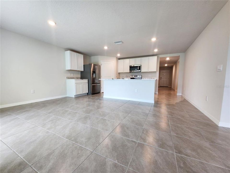 Active With Contract: $2,600 (4 beds, 2 baths, 1828 Square Feet)
