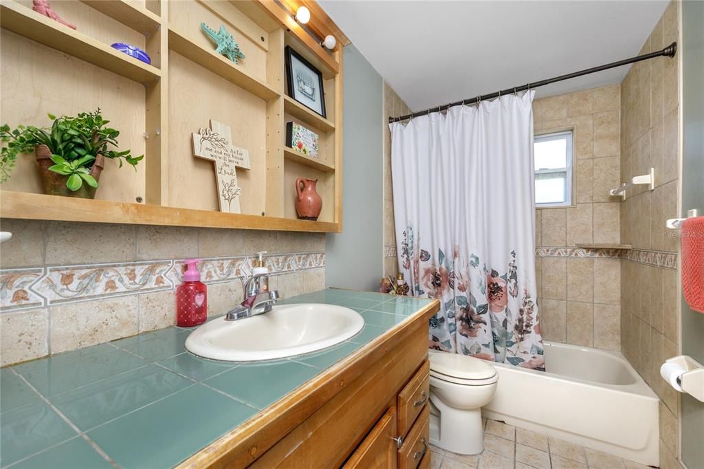 Active With Contract: $399,000 (4 beds, 2 baths, 1194 Square Feet)