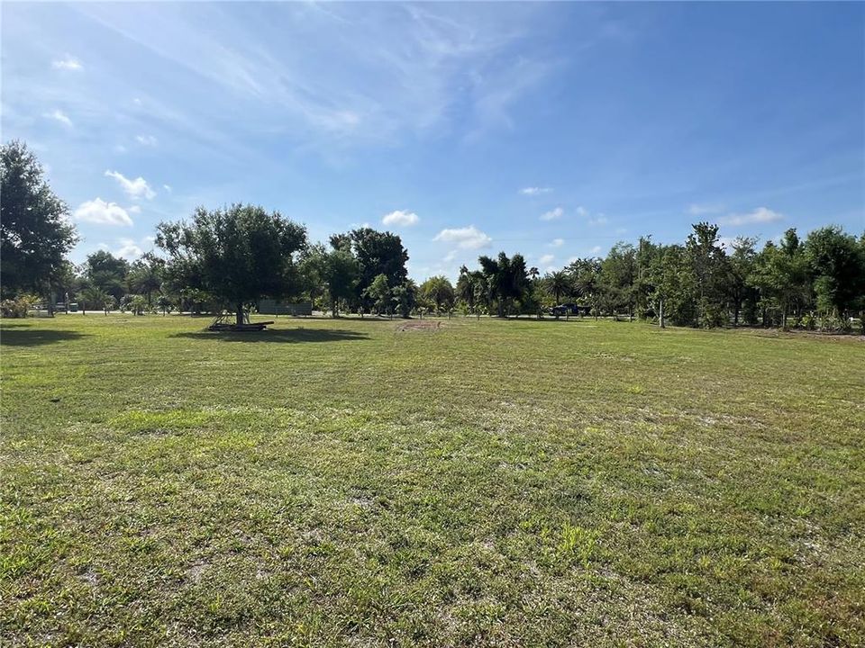 En Venta: $129,000 (1.01 acres)