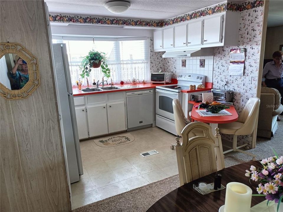 For Sale: $99,500 (2 beds, 2 baths, 960 Square Feet)