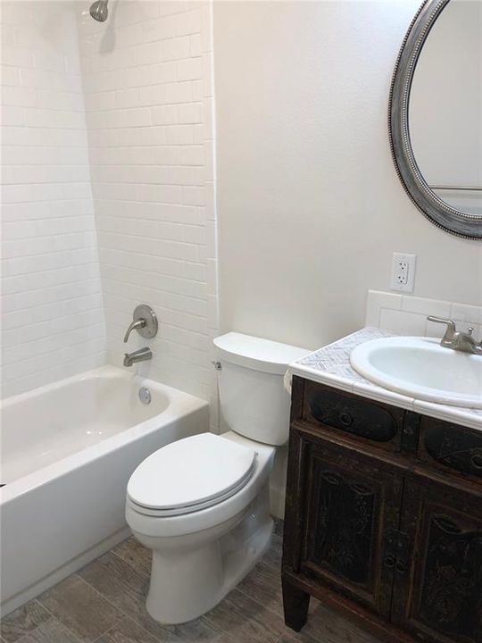 Active With Contract: $1,795 (1 beds, 1 baths, 816 Square Feet)