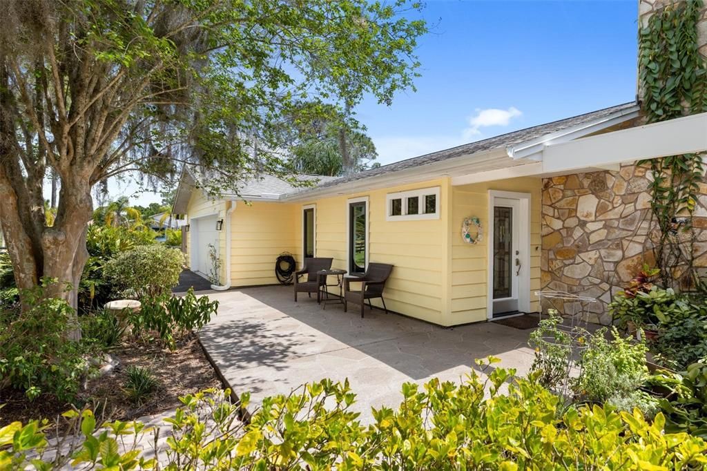 Recently Sold: $899,000 (3 beds, 2 baths, 2632 Square Feet)
