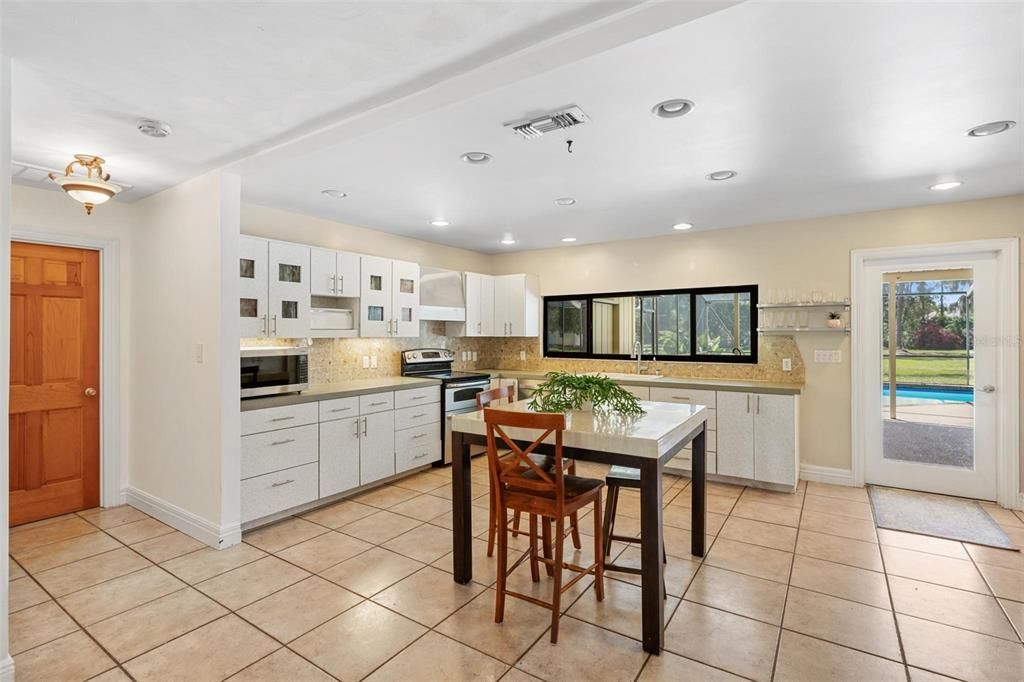Active With Contract: $899,000 (3 beds, 2 baths, 2632 Square Feet)