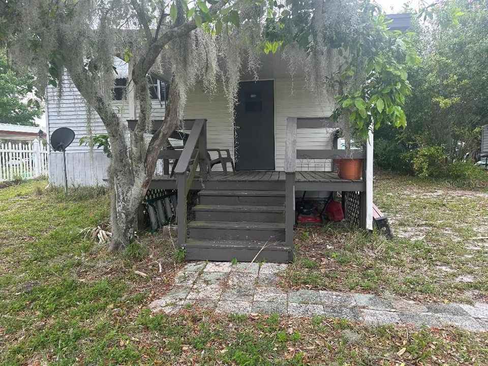 Recently Sold: $90,000 (2 beds, 1 baths, 816 Square Feet)