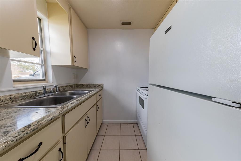 Active With Contract: $1,150 (1 beds, 1 baths, 1093 Square Feet)