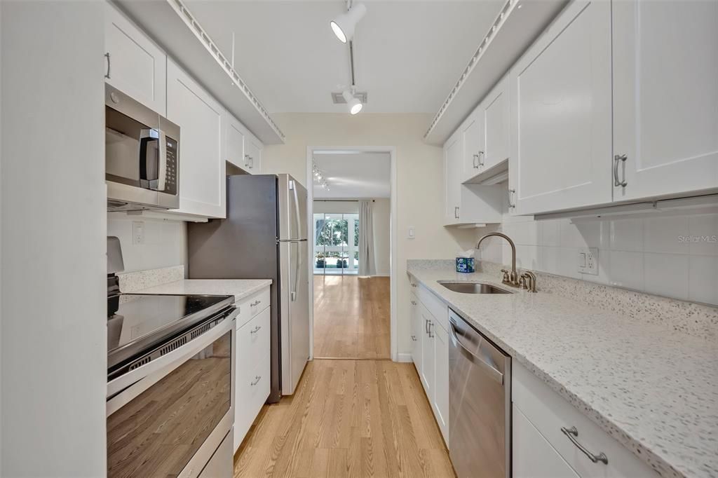 For Sale: $250,000 (1 beds, 1 baths, 730 Square Feet)