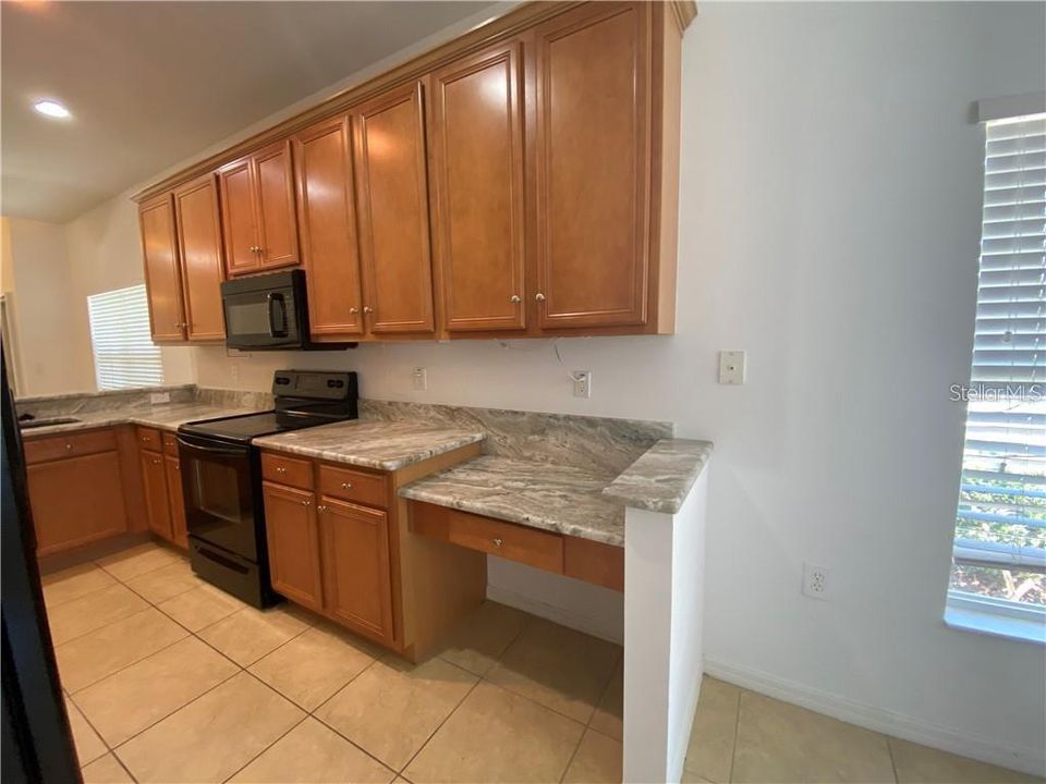 Recently Rented: $2,195 (3 beds, 2 baths, 1637 Square Feet)