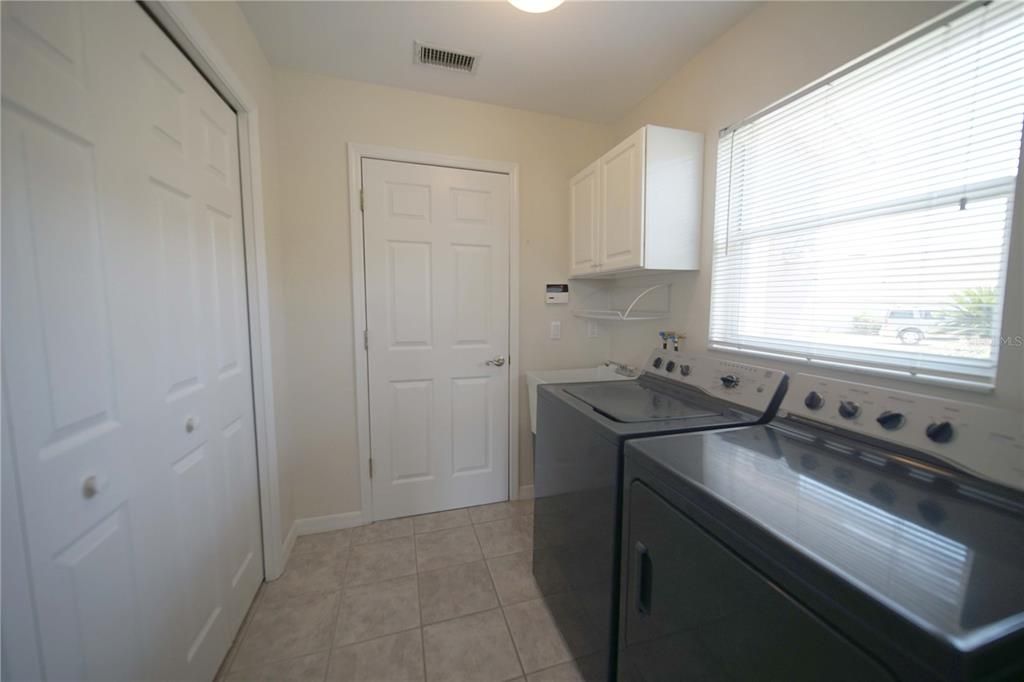 For Rent: $3,100 (4 beds, 2 baths, 1891 Square Feet)