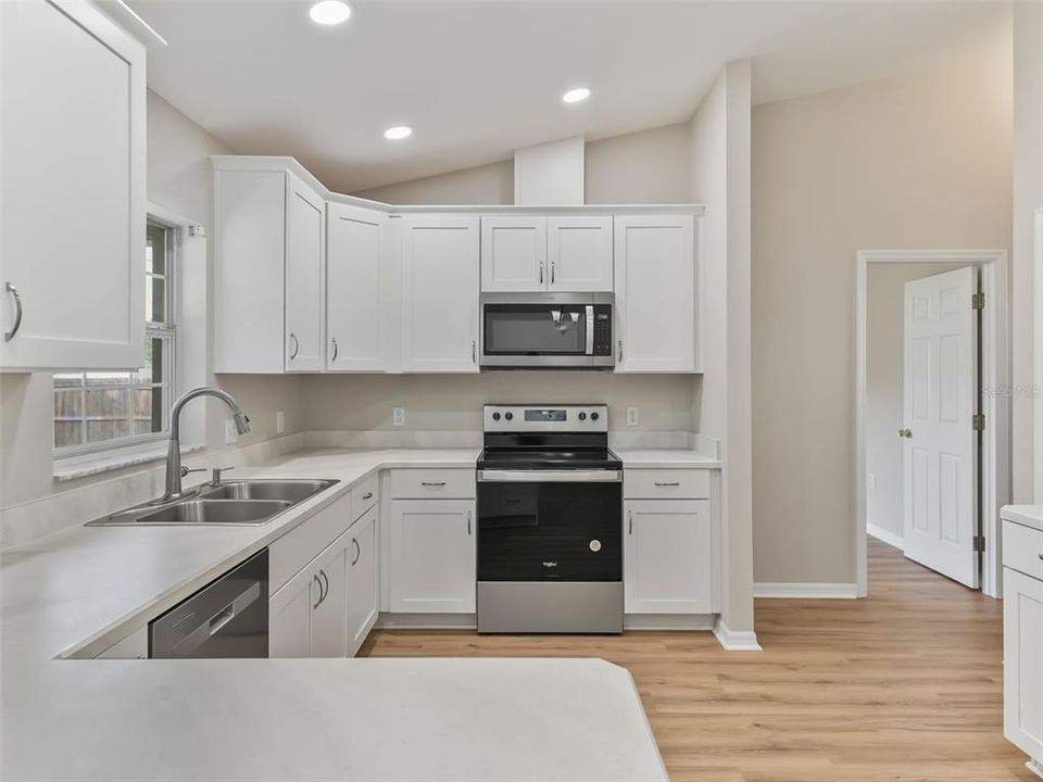 For Sale: $362,900 (3 beds, 2 baths, 1553 Square Feet)