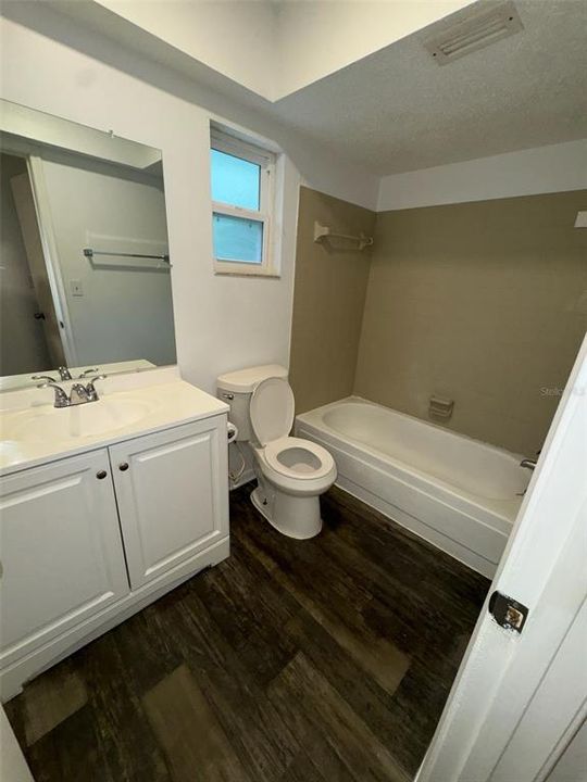 Active With Contract: $1,149 (2 beds, 1 baths, 500 Square Feet)