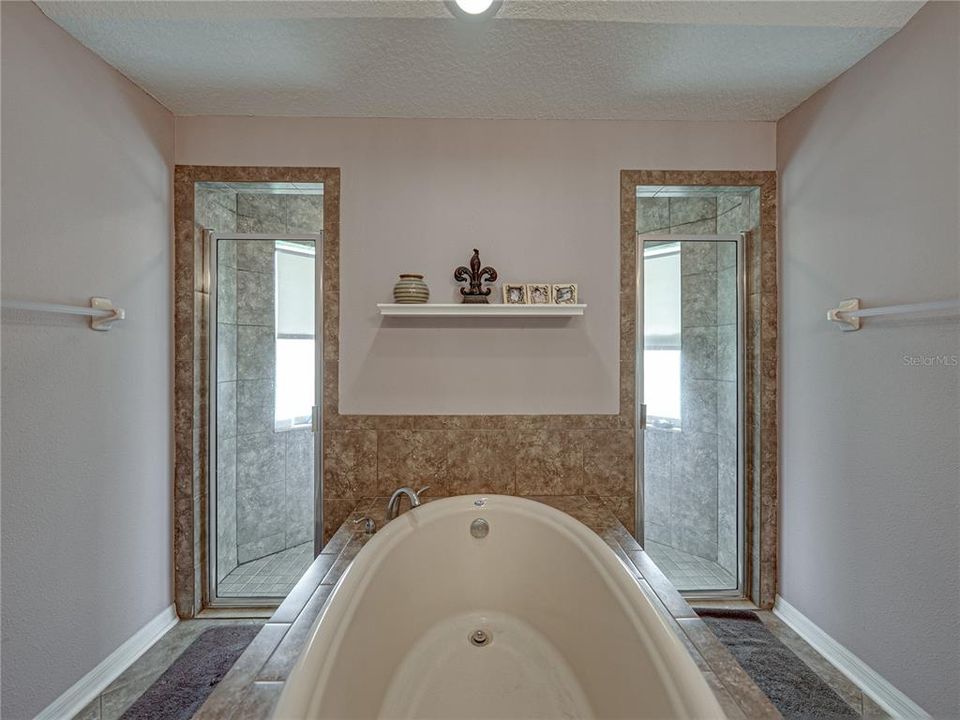 最近售出: $450,000 (3 贝兹, 2 浴室, 1798 平方英尺)