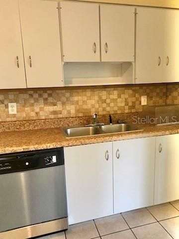 Active With Contract: $249,900 (2 beds, 2 baths, 1288 Square Feet)