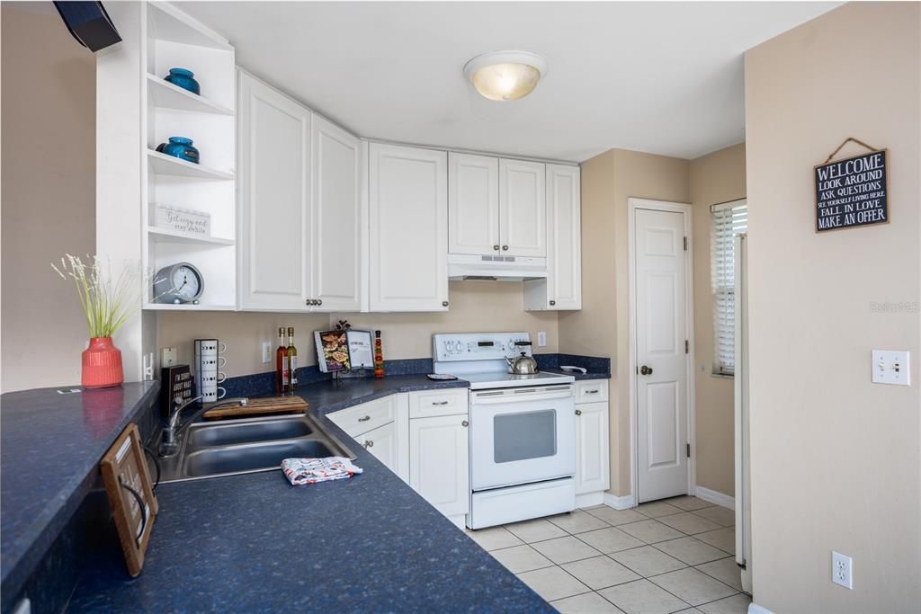 Active With Contract: $289,900 (3 beds, 2 baths, 1366 Square Feet)