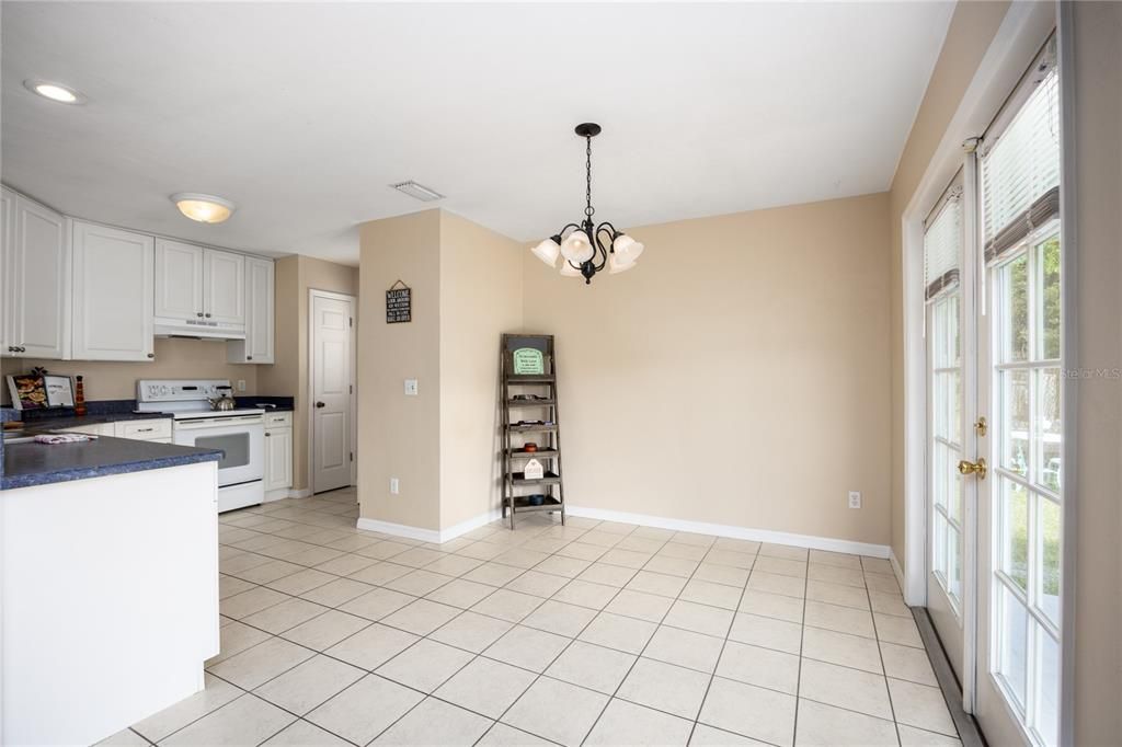 Active With Contract: $289,900 (3 beds, 2 baths, 1366 Square Feet)