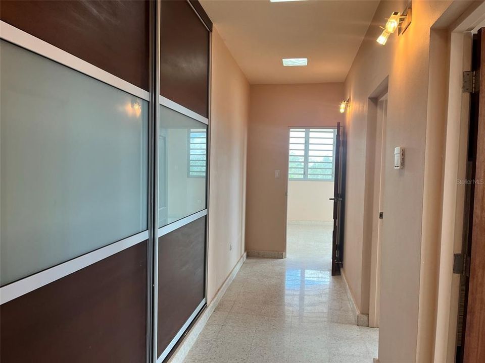 Vendido Recientemente: $800,000 (5 camas, 3 baños, 2613 Pies cuadrados)