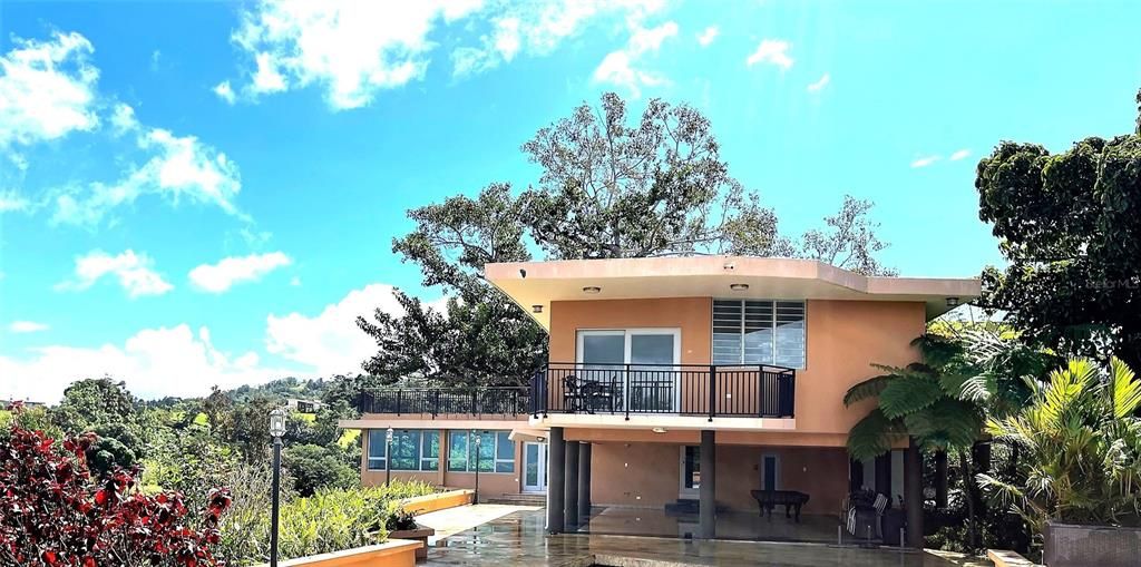 Vendido Recientemente: $800,000 (5 camas, 3 baños, 2613 Pies cuadrados)