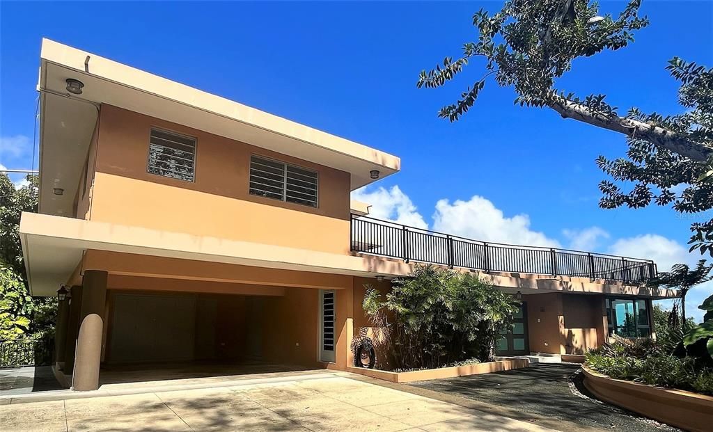 Vendido Recientemente: $800,000 (5 camas, 3 baños, 2613 Pies cuadrados)