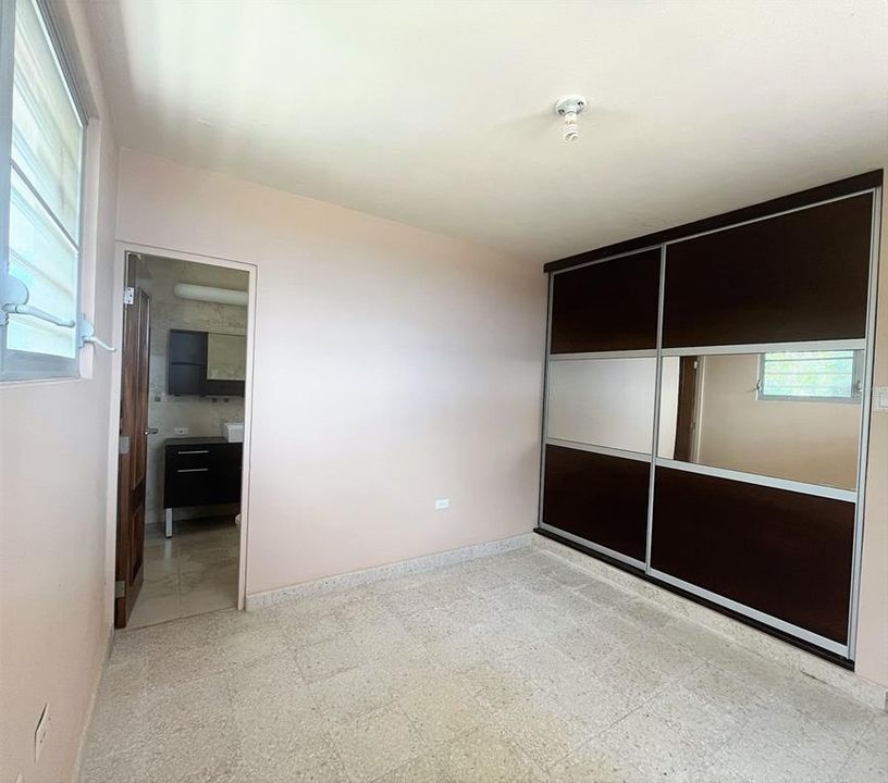 Vendido Recientemente: $800,000 (5 camas, 3 baños, 2613 Pies cuadrados)