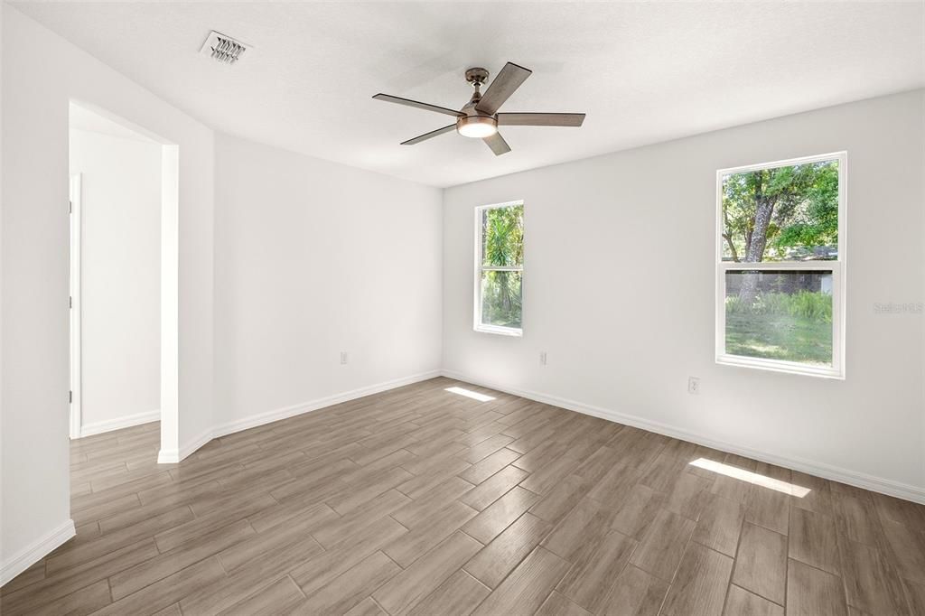 Recently Sold: $300,000 (2 beds, 2 baths, 1189 Square Feet)