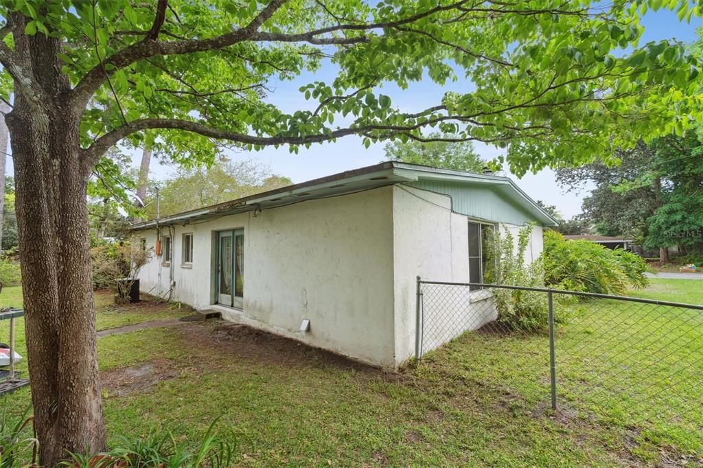 Active With Contract: $190,000 (3 beds, 1 baths, 1201 Square Feet)