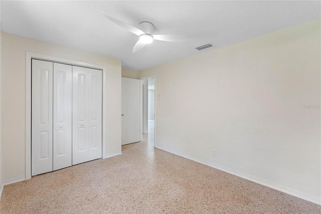 For Sale: $289,900 (2 beds, 1 baths, 1107 Square Feet)
