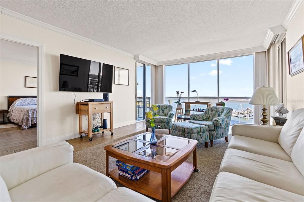 Active With Contract: $575,000 (2 beds, 2 baths, 1269 Square Feet)