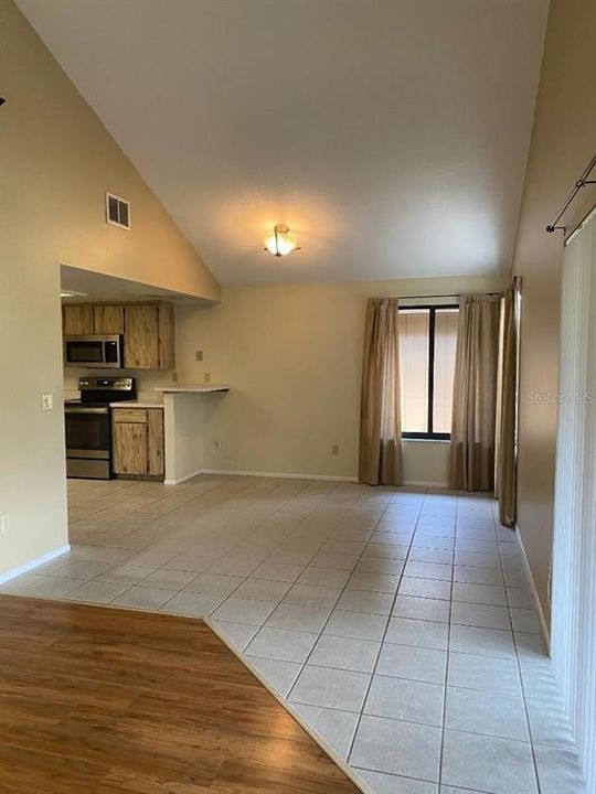 Recently Sold: $305,000 (2 beds, 2 baths, 1266 Square Feet)