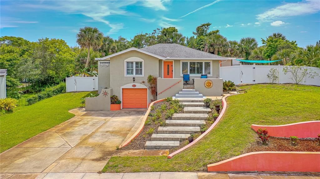 Recently Sold: $569,000 (3 beds, 3 baths, 2010 Square Feet)