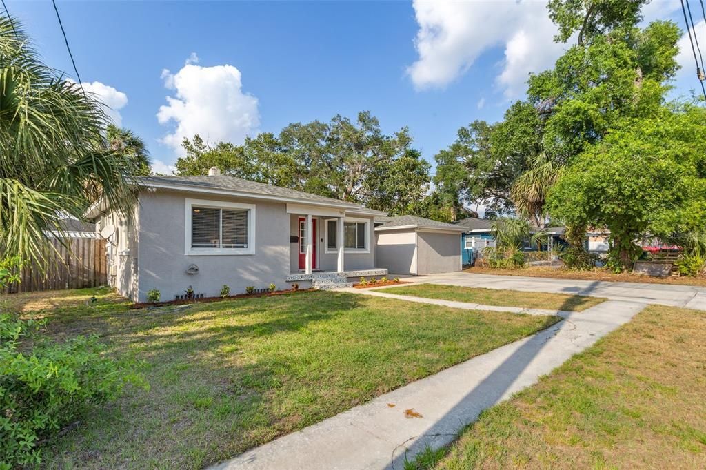 Active With Contract: $3,750 (3 beds, 2 baths, 1501 Square Feet)