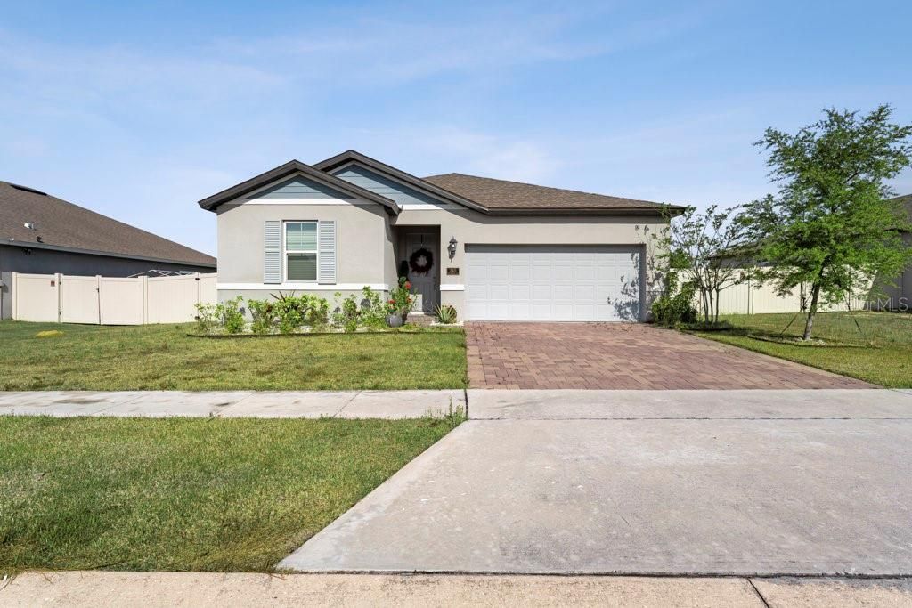 For Sale: $399,900 (4 beds, 2 baths, 1910 Square Feet)
