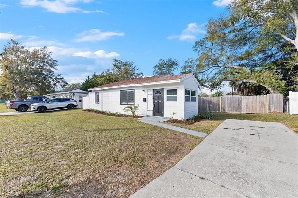 Recently Sold: $320,000 (2 beds, 1 baths, 820 Square Feet)