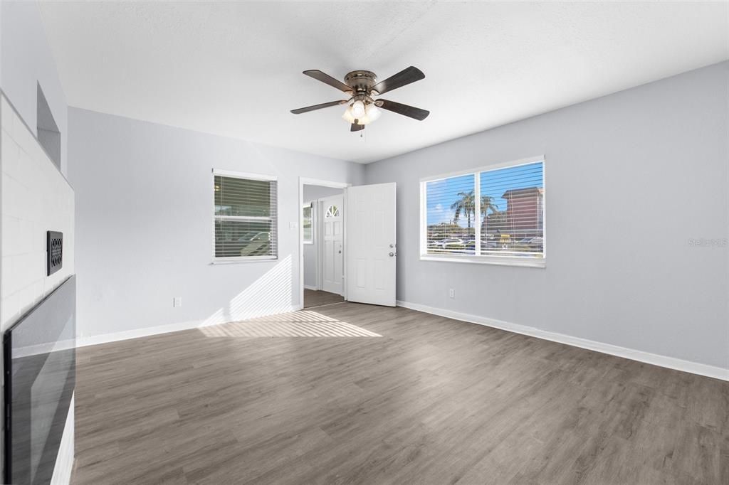 Recently Sold: $320,000 (2 beds, 1 baths, 820 Square Feet)